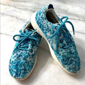 EUC Allbirds Women's Blue and White Wool Runners Fluff Sneakers size 10